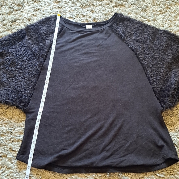 7th Ray | Black bat wing fuzzy arms women's crew neck sweater - Picture 6 of 9